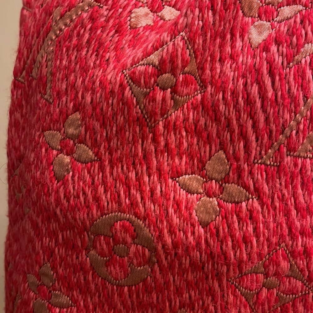 AUTHENTIC LOUIS VUITTON SCARF - Picture 6 of 6
